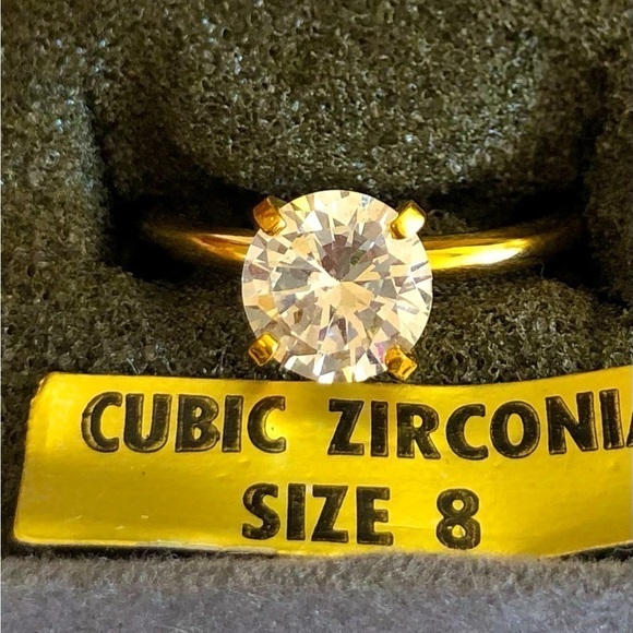 Gold tone CZ ring size 8 - Picture 3 of 7